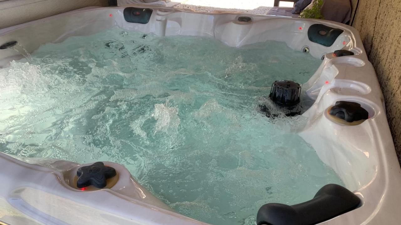 Gite A La Campagne Avec Jacuzzi Avensan ภายนอก รูปภาพ